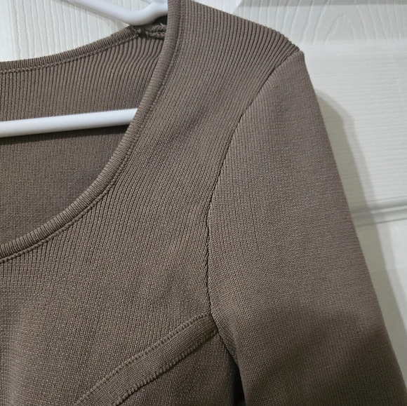 Happily Grey Stretchy Textured Knit Corset Style Long Sleeve Crop Sweater, EUC! - Picture 4 of 9